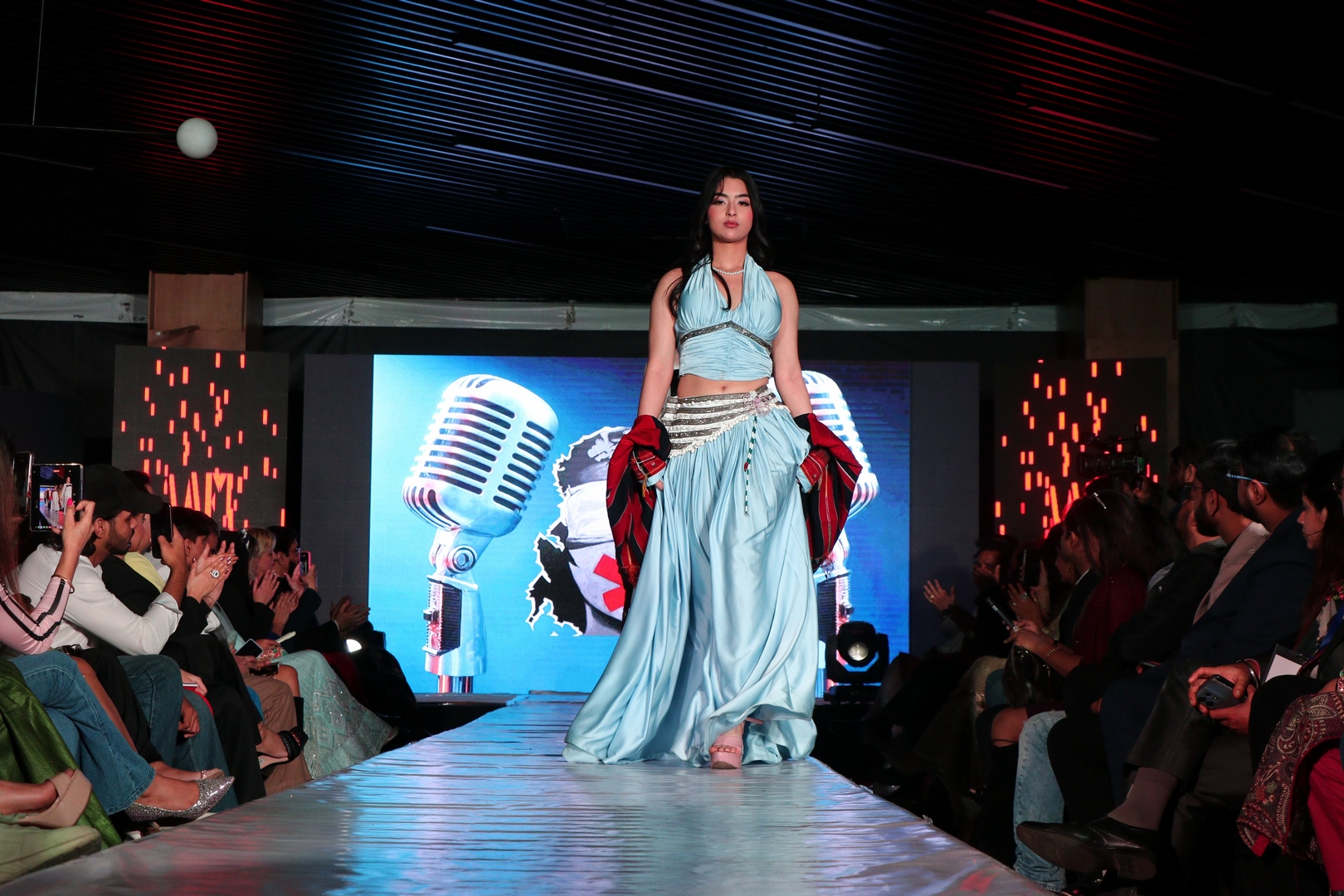 Fashion show moment 17