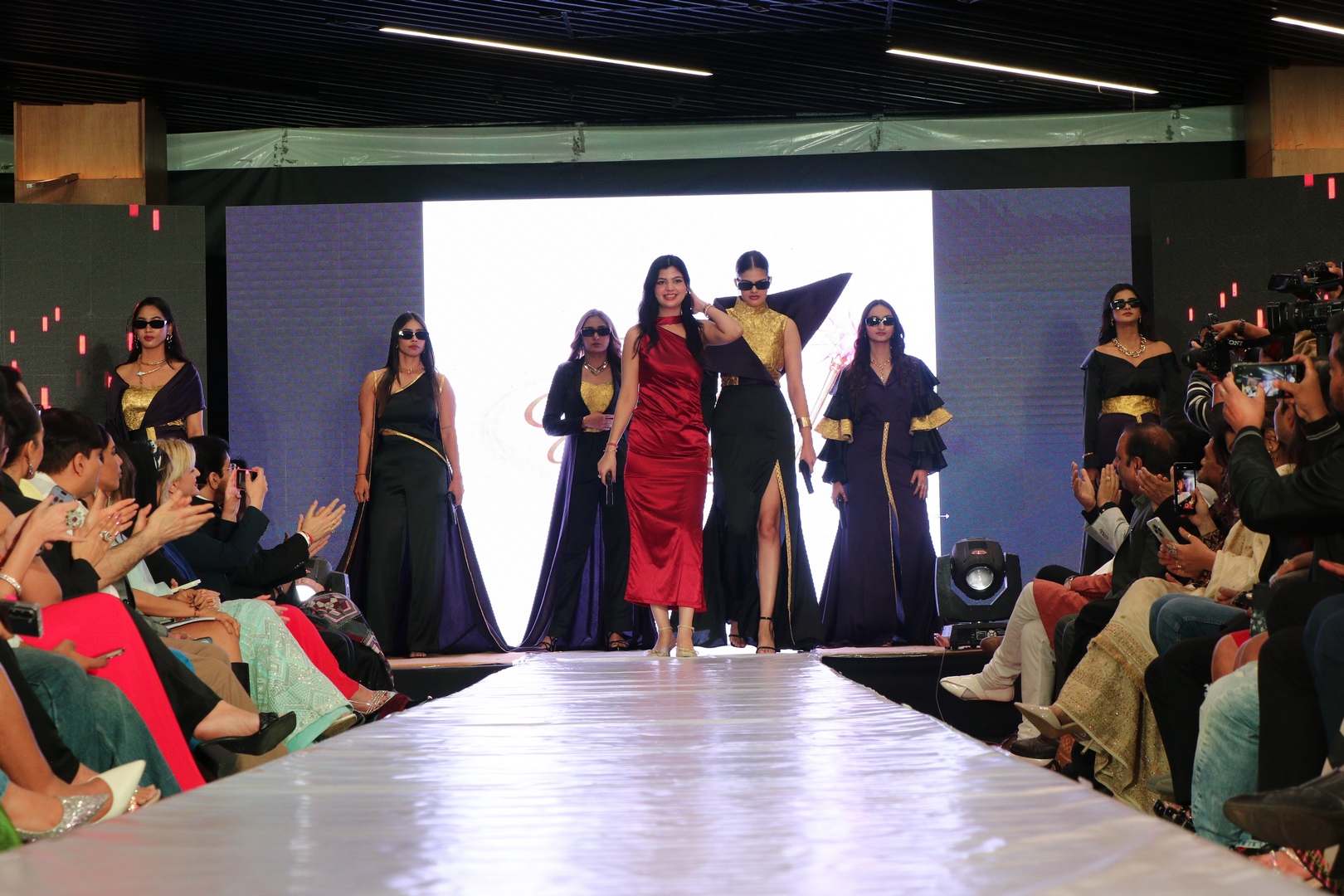 Fashion show moment 5