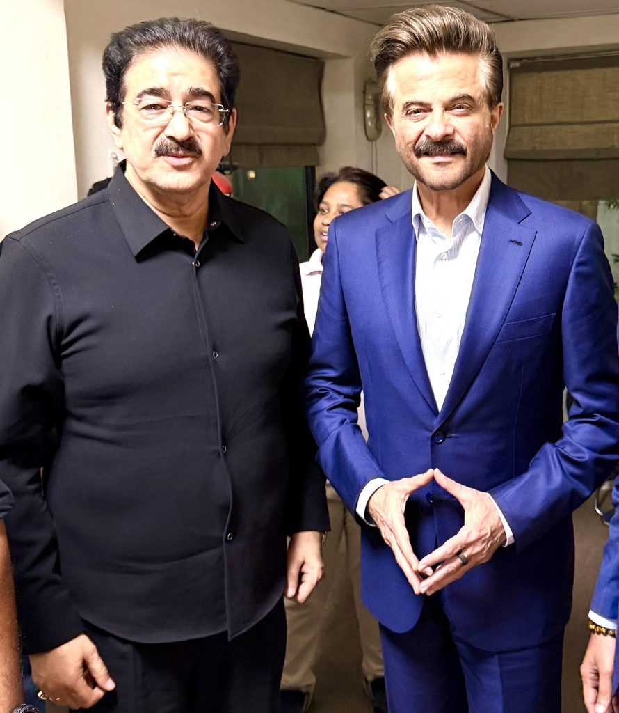 Dr. Sandeep Marwah Congratulates Anil Kapoor for His Performance in “Subedar” at NFDC Event